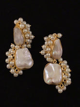 Lily Gold Two Pearls Earring