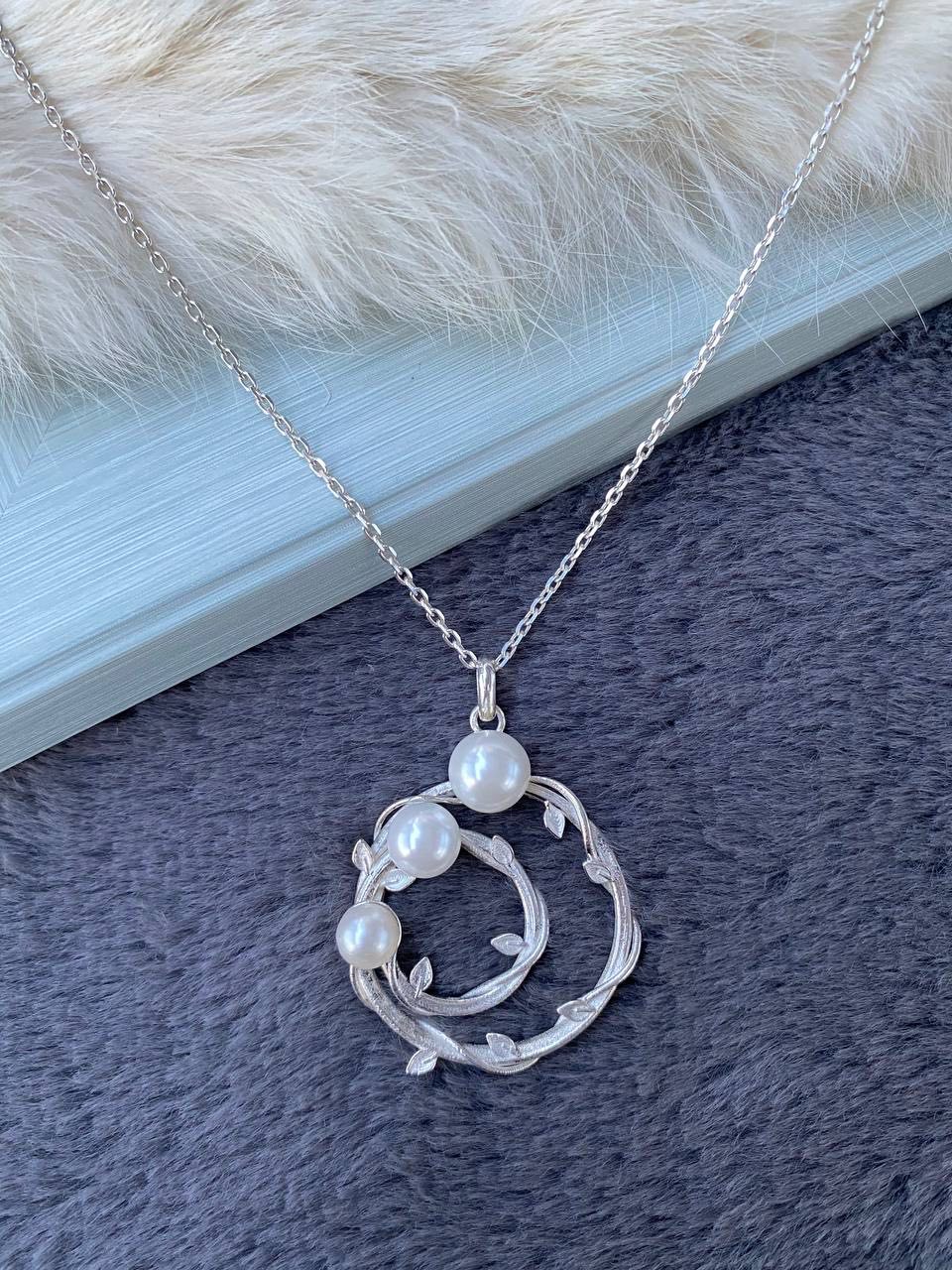 925 Silver Embrace Medal with three Pearls